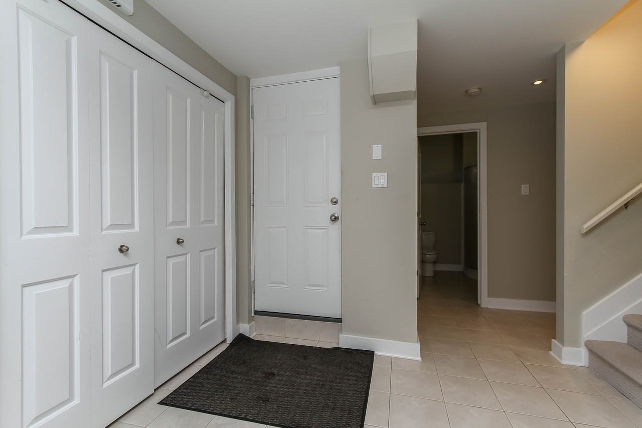 132 Glenora St Bsmt #Bsmt - Photo 3 of 10