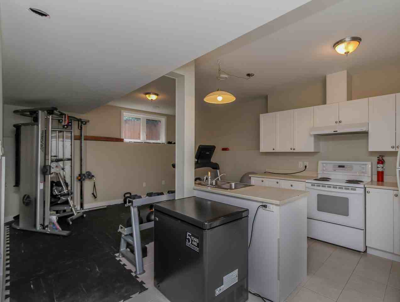 132 Glenora St Bsmt #Bsmt - Photo 4 of 10