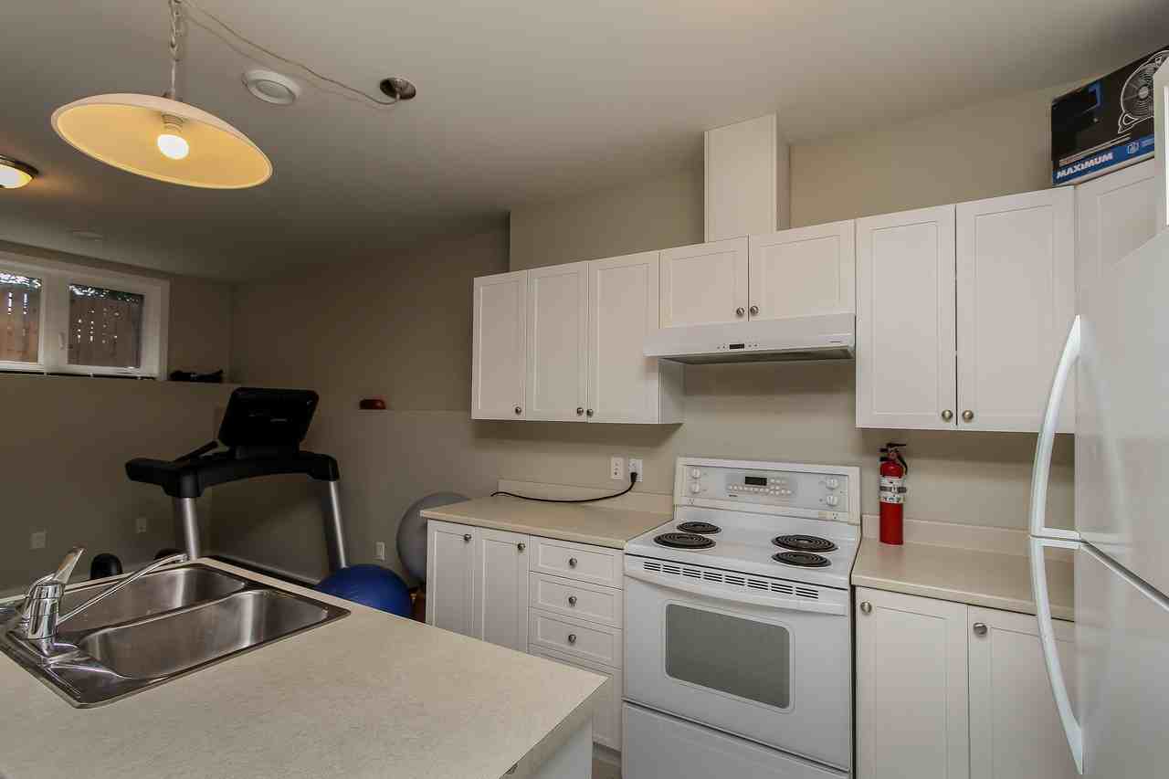 132 Glenora St Bsmt #Bsmt - Photo 5 of 10