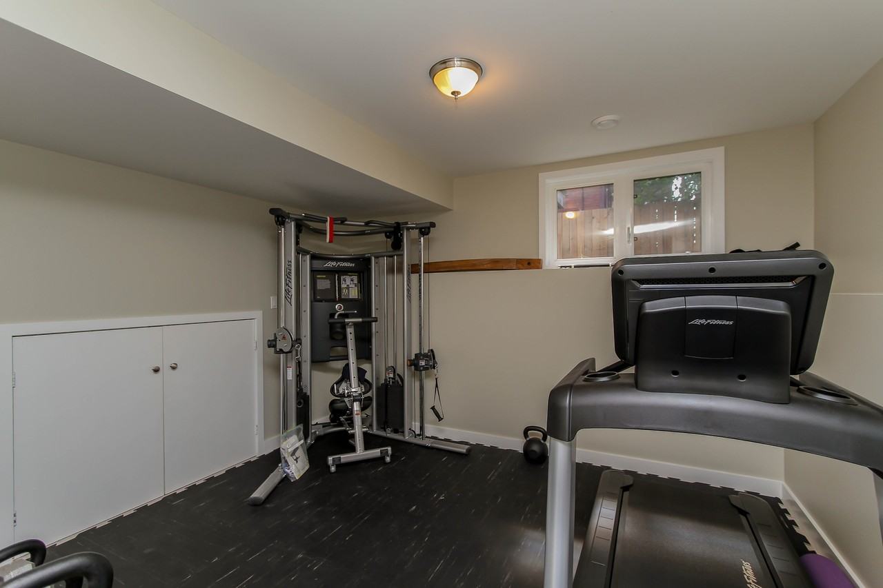 132 Glenora St Bsmt #Bsmt - Photo 7 of 10