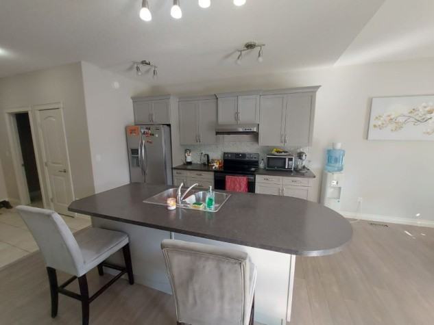 188 Kershaw Close - Photo 2 of 33
