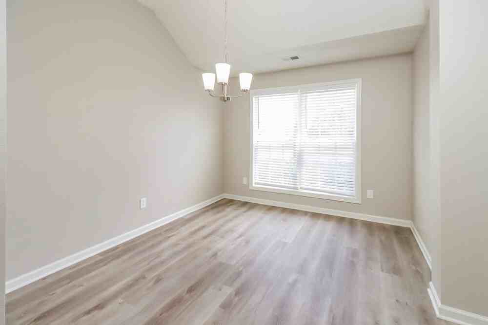 215 Gilliam Ct - Photo 7 of 16