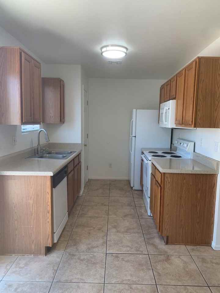 9110 E Esperanza Dr - Photo 7 of 30