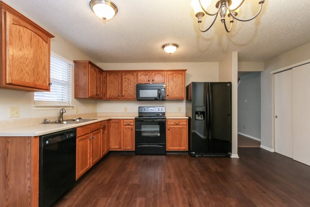 2858 Ludwig Dr - Photo 4 of 17