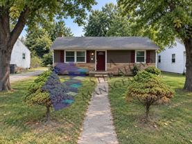 1920 N Hawthorne Ln - Photo 1 of 1