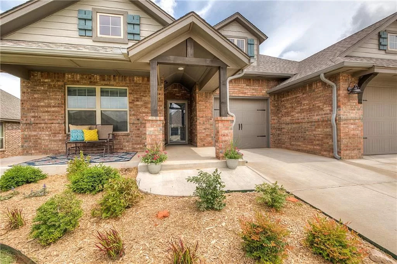 8309 Nw 160th Ct - Photo 2 of 31