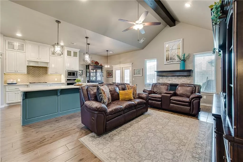 8309 Nw 160th Ct - Photo 5 of 31