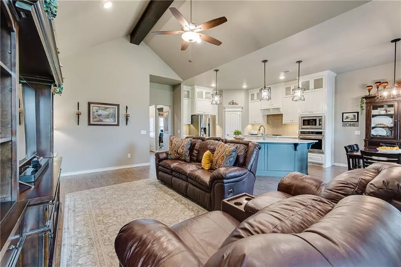 8309 Nw 160th Ct - Photo 6 of 31