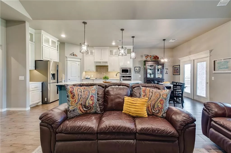 8309 Nw 160th Ct - Photo 7 of 31
