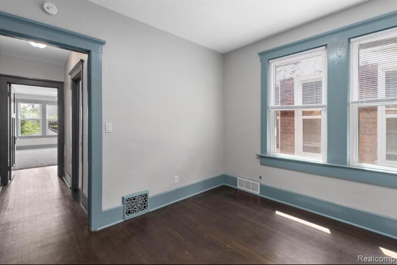 1505 W Euclid St - Photo 2 of 10