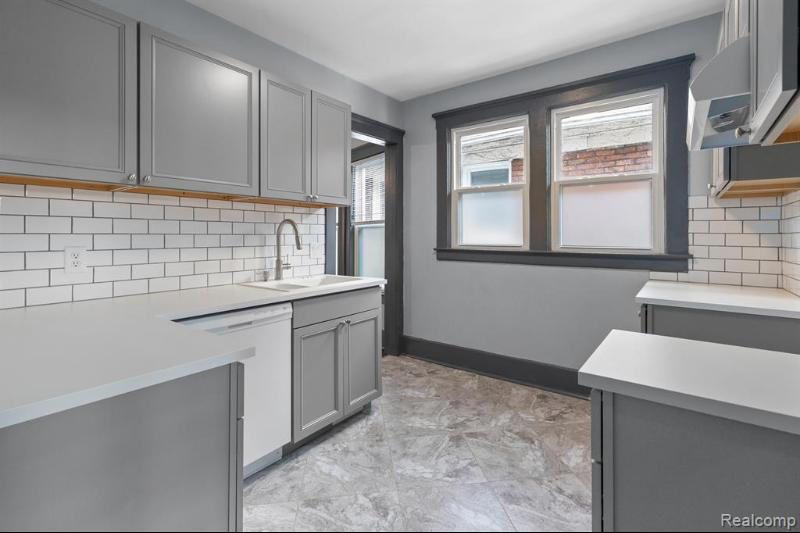 1505 W Euclid St - Photo 3 of 10