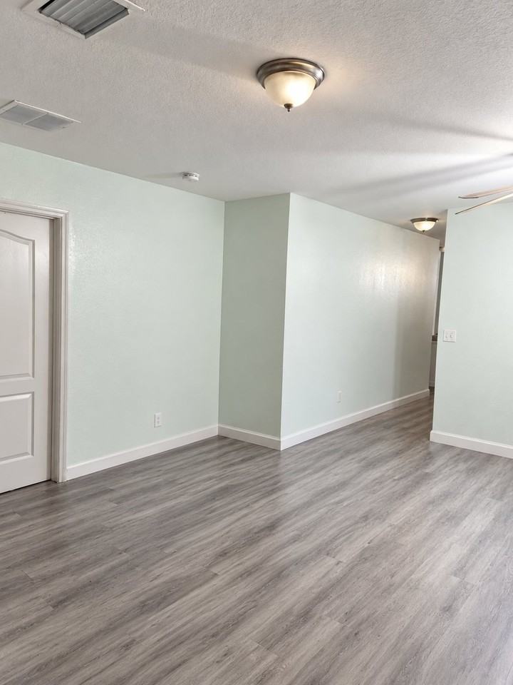 3048 Nw 56th St - Photo 6 of 6