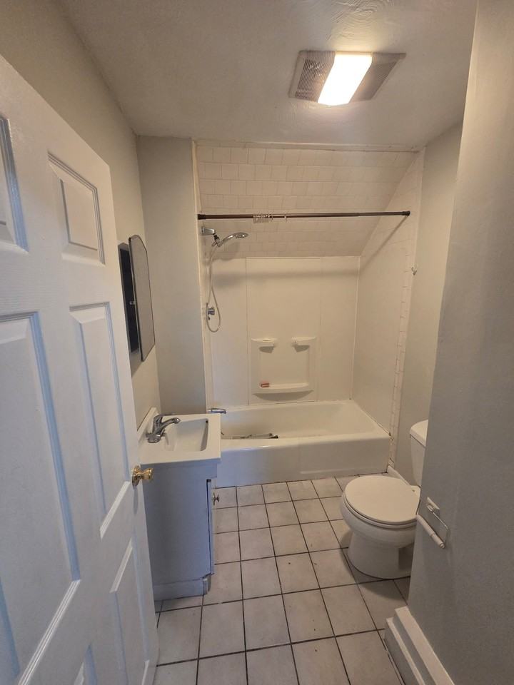68 Walnut St #3 - Photo 3 of 8