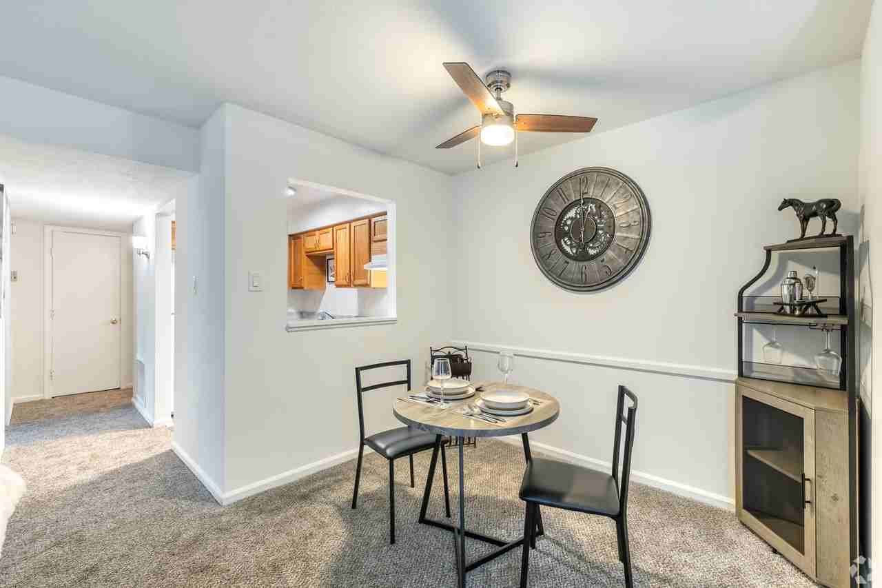 905 Paddock Apartments - Photo 4 of 30