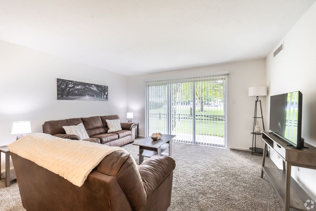 905 Paddock Apartments - Photo 5 of 30