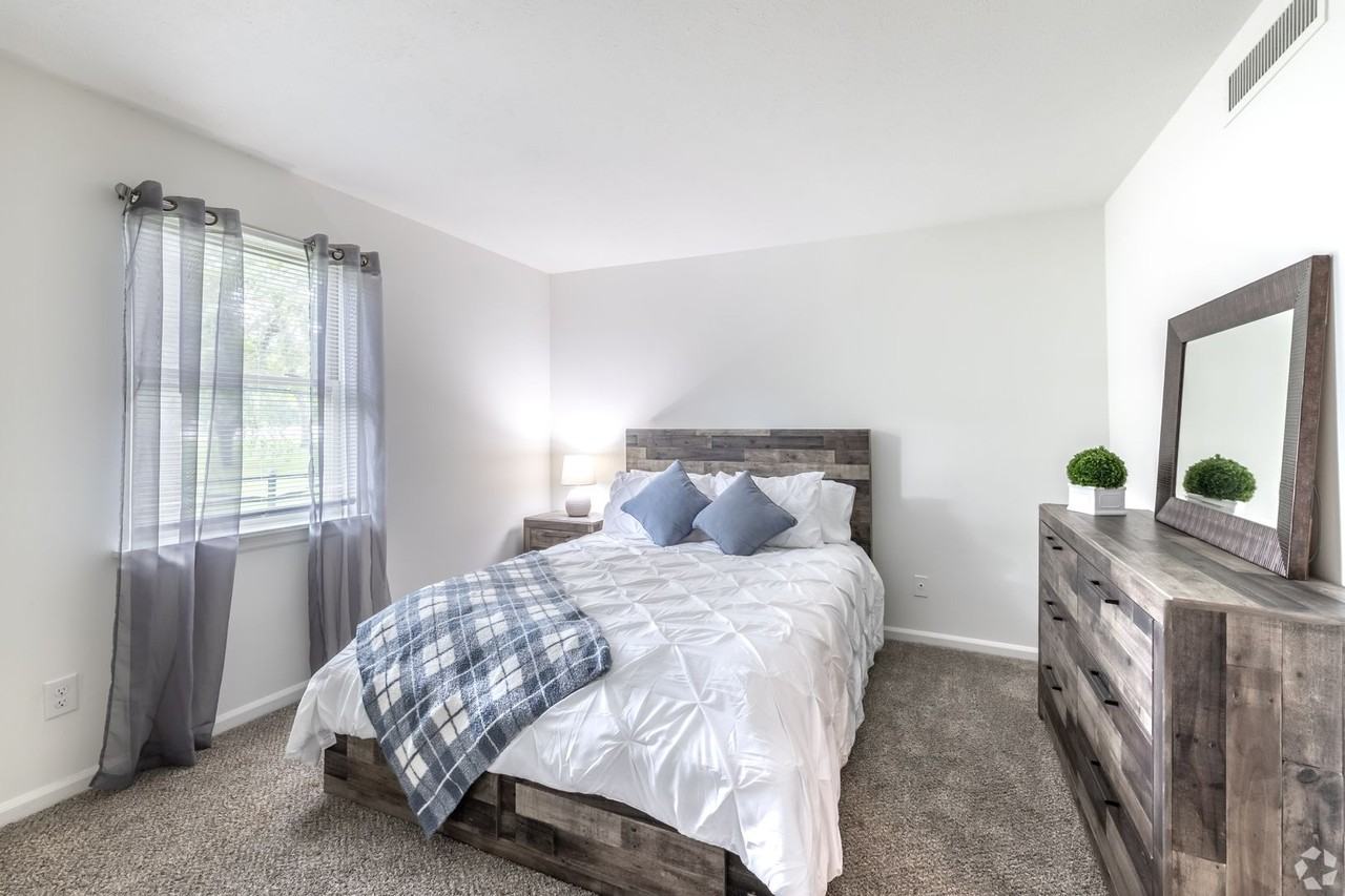905 Paddock Apartments - Photo 7 of 30