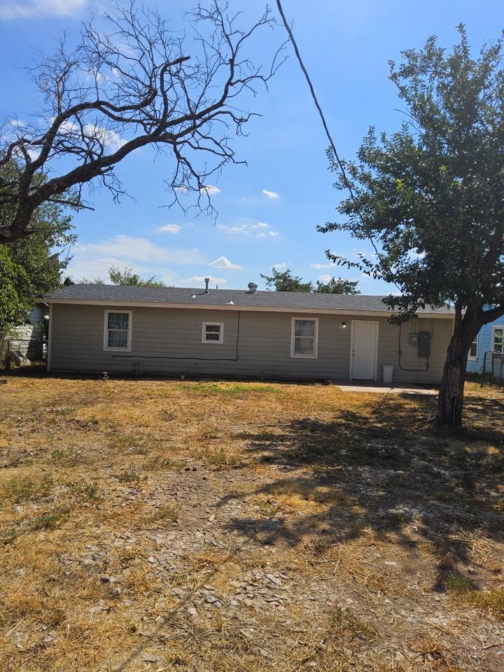 5326 Taos Dr - Photo 2 of 8