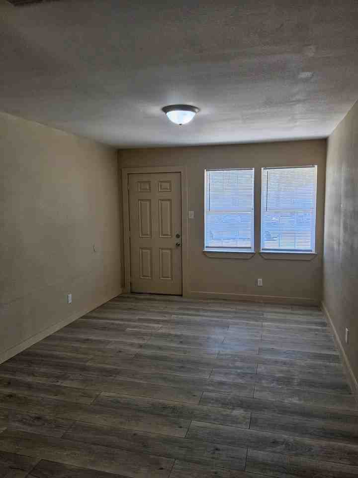 5326 Taos Dr - Photo 4 of 8