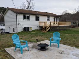 featured image of 6211 Canoe Ln