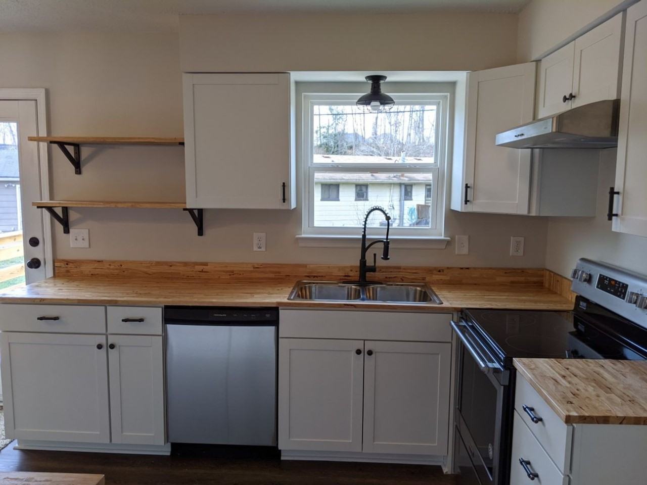 6211 Canoe Ln - Photo 5 of 18