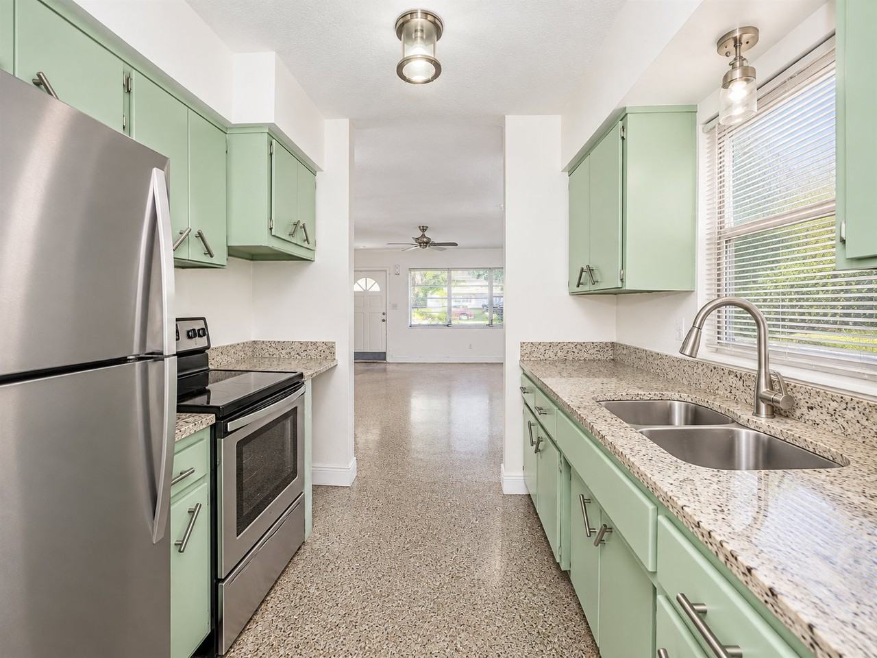 265/267 38Th Ave Se #267 - Photo 7 of 18