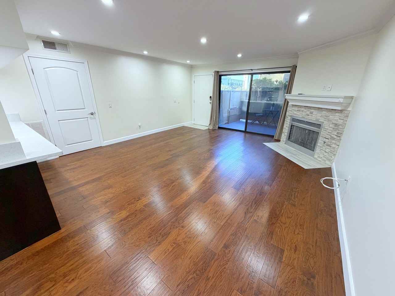 6665 Franklin Ave #6 - Photo 2 of 32