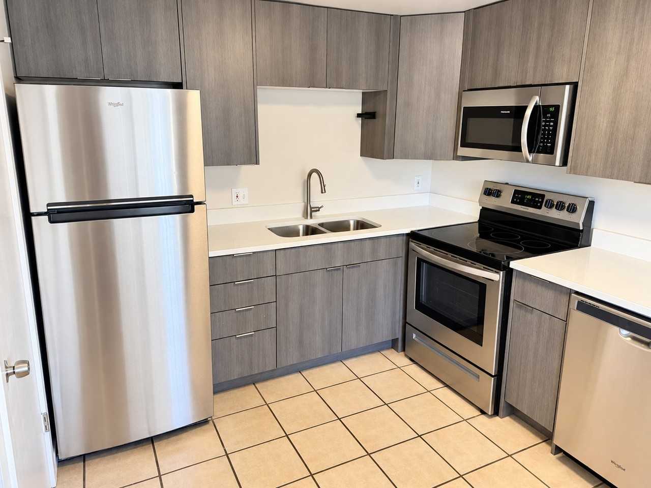 2117 E St #E - Photo 3 of 13