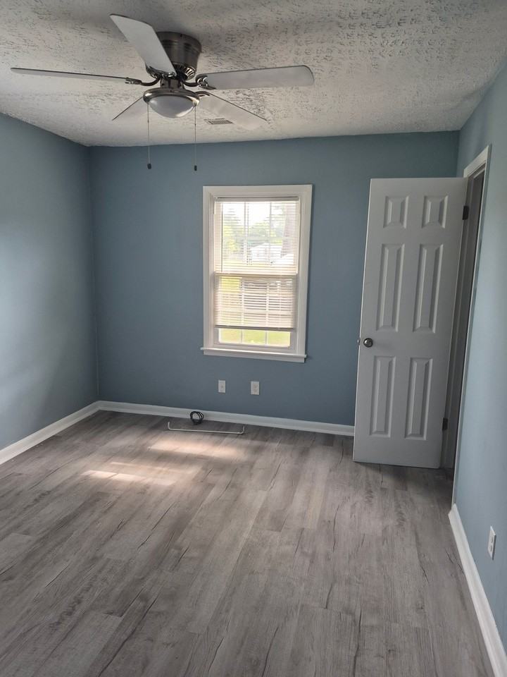 340 Douglas St - Photo 3 of 4