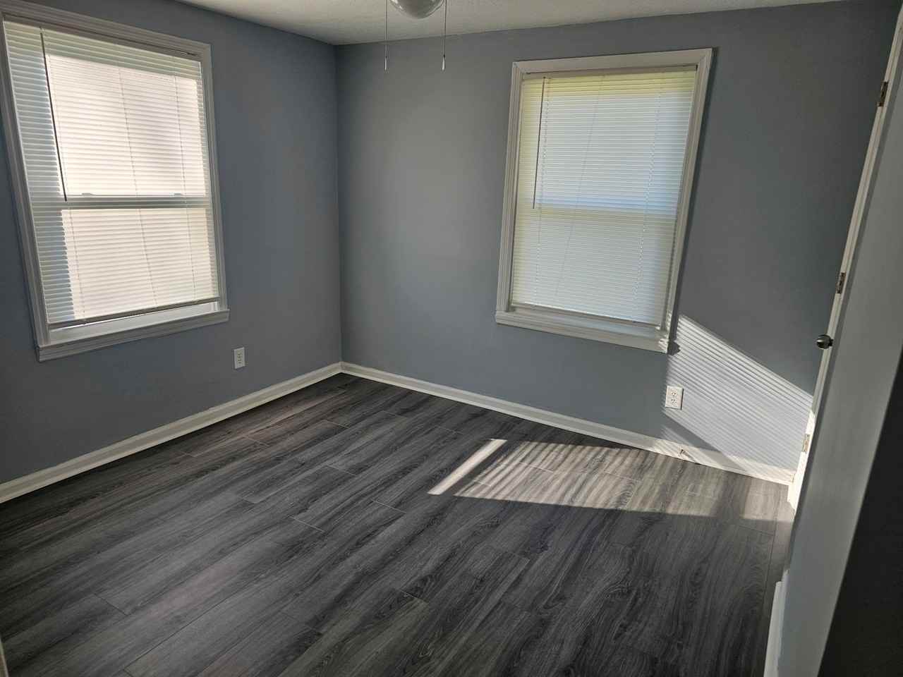 1117 S Pine St - Photo 3 of 4