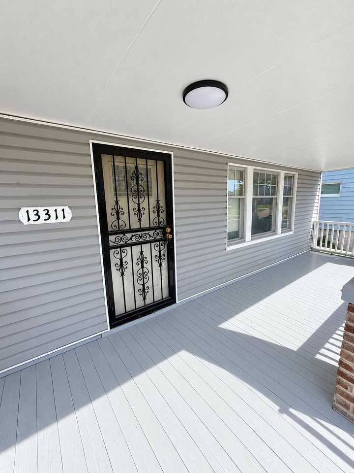 13311 S Parkway Dr - Photo 2 of 15