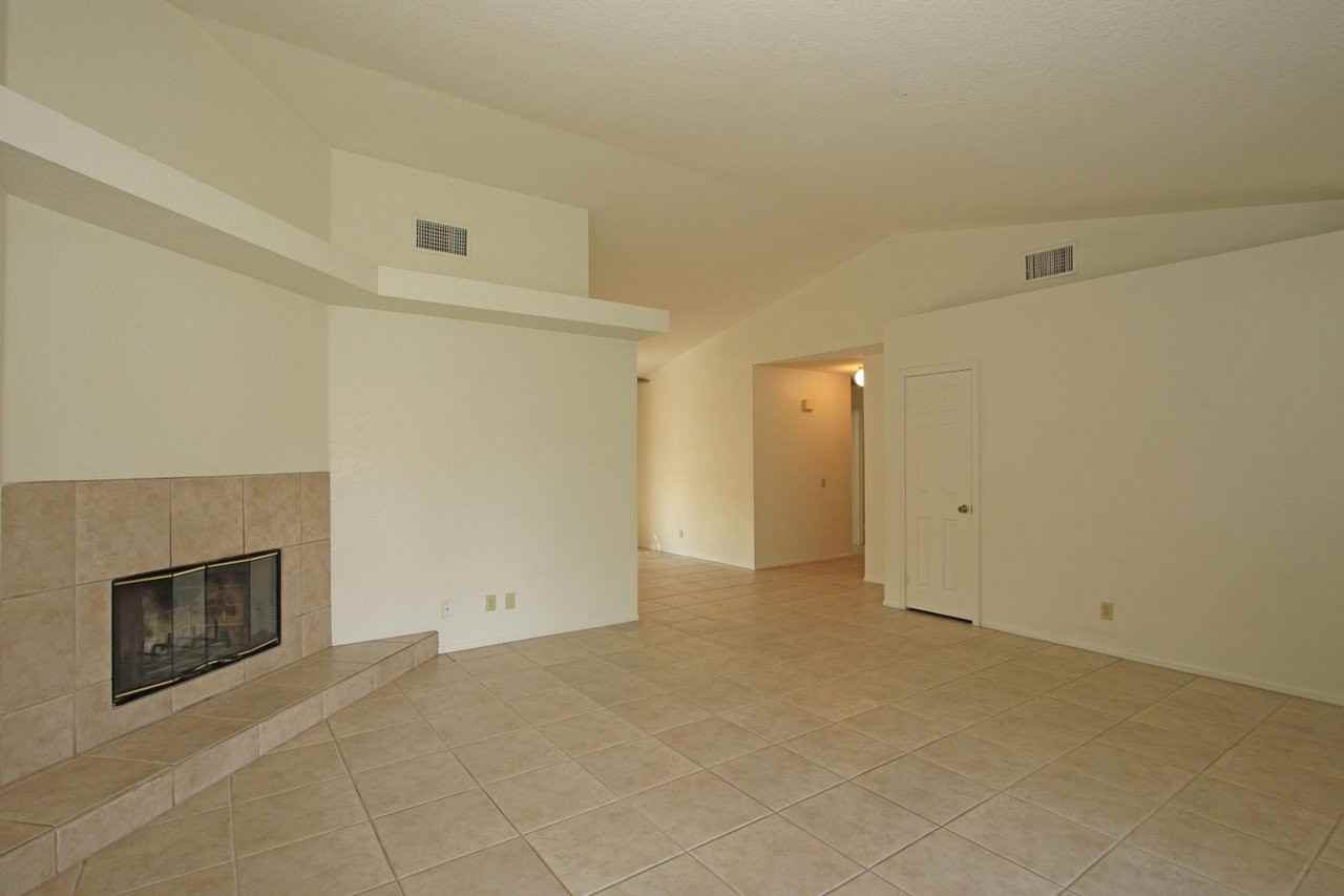 78615 Bottlebrush Dr - Photo 4 of 17