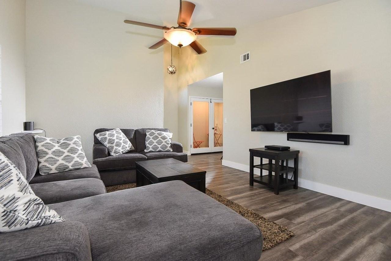 8548 Silvia St - Photo 5 of 16