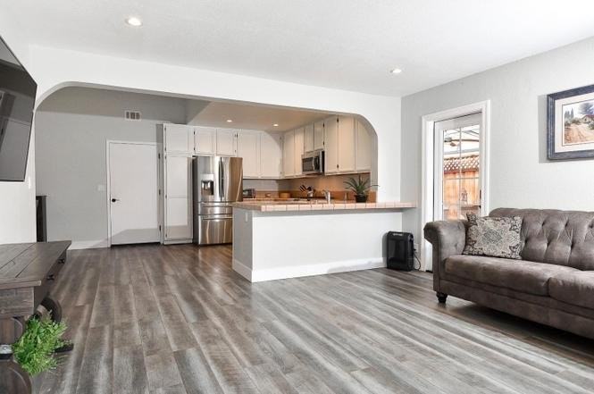 8548 Silvia St - Photo 7 of 16
