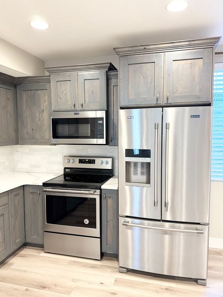 6953 S 675 E - Photo 5 of 34