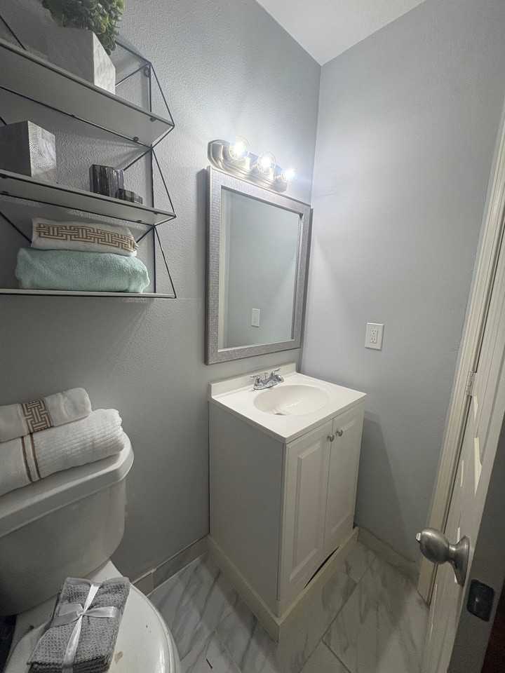 7028 Gammage St - Photo 5 of 12