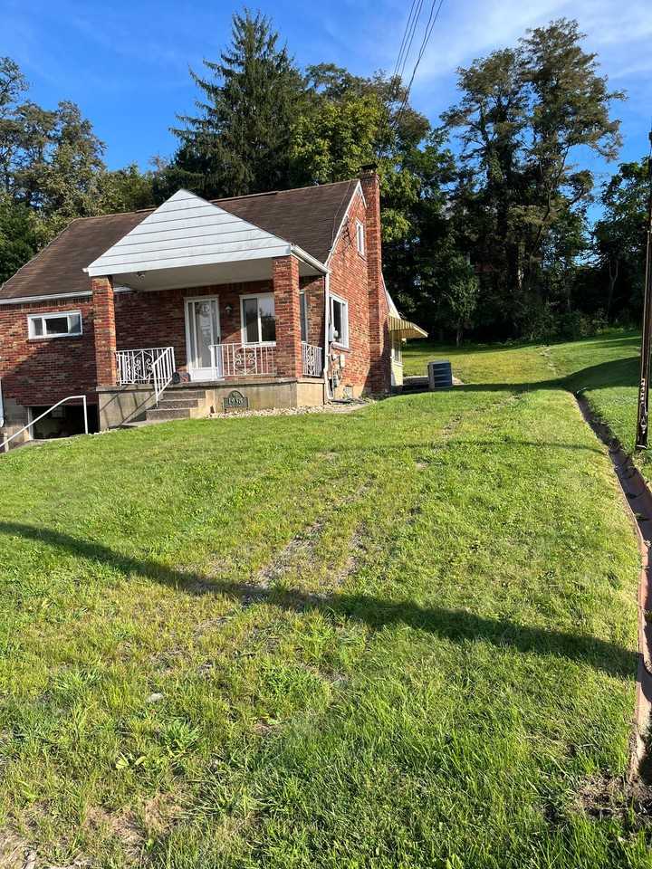 1938 Glencrest Dr - Photo 2 of 18