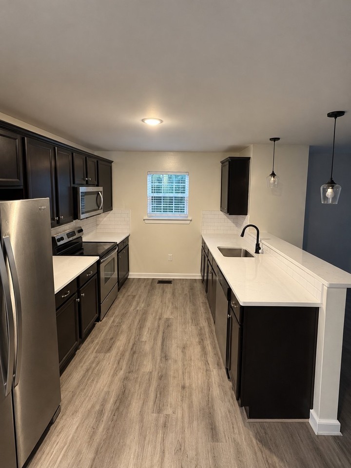 1701 Dillyn Ter - Photo 5 of 13