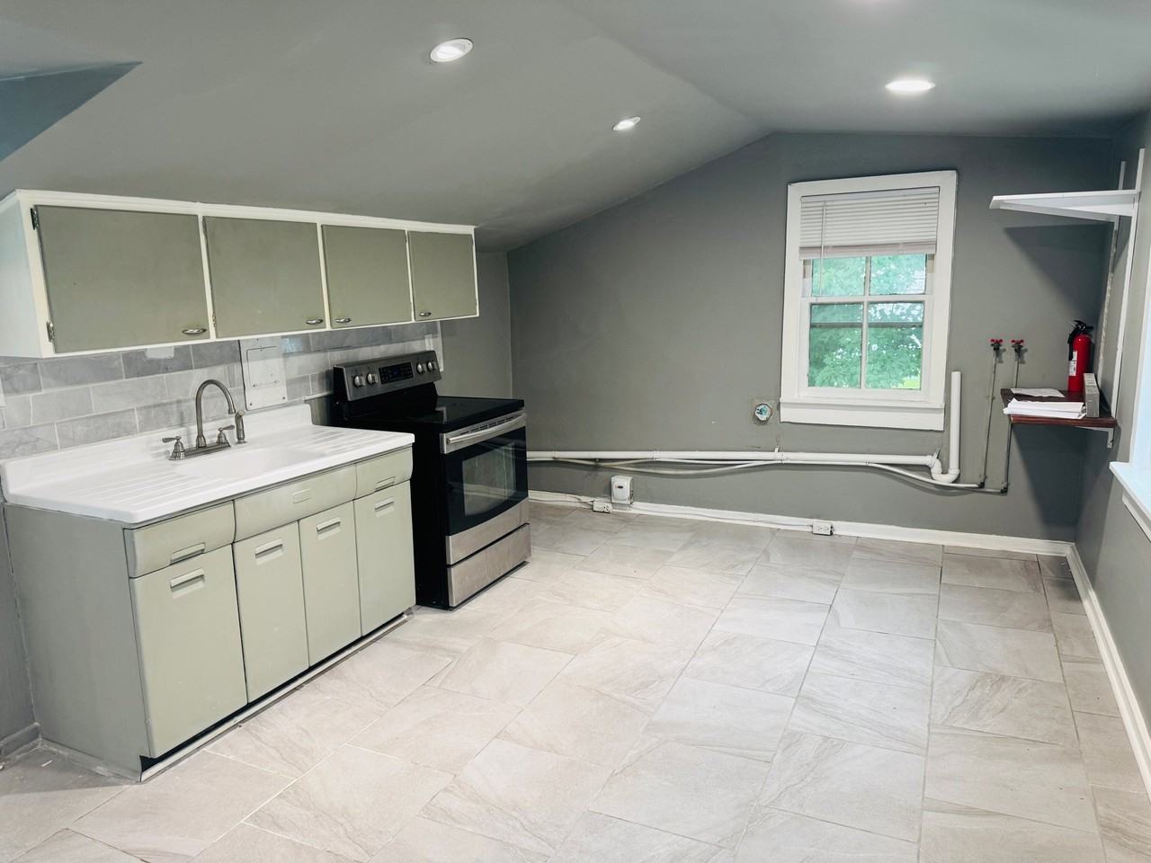 121 E Chestnut St #2 - Photo 4 of 8