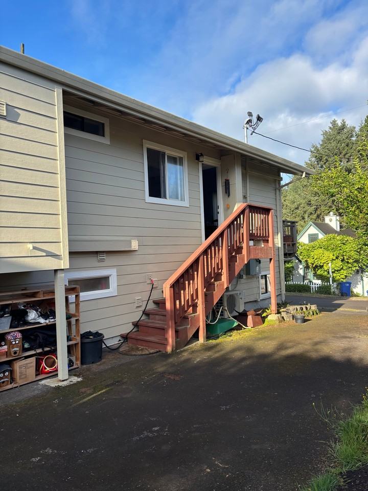 2950A Sw Beach Ave - Photo 3 of 9