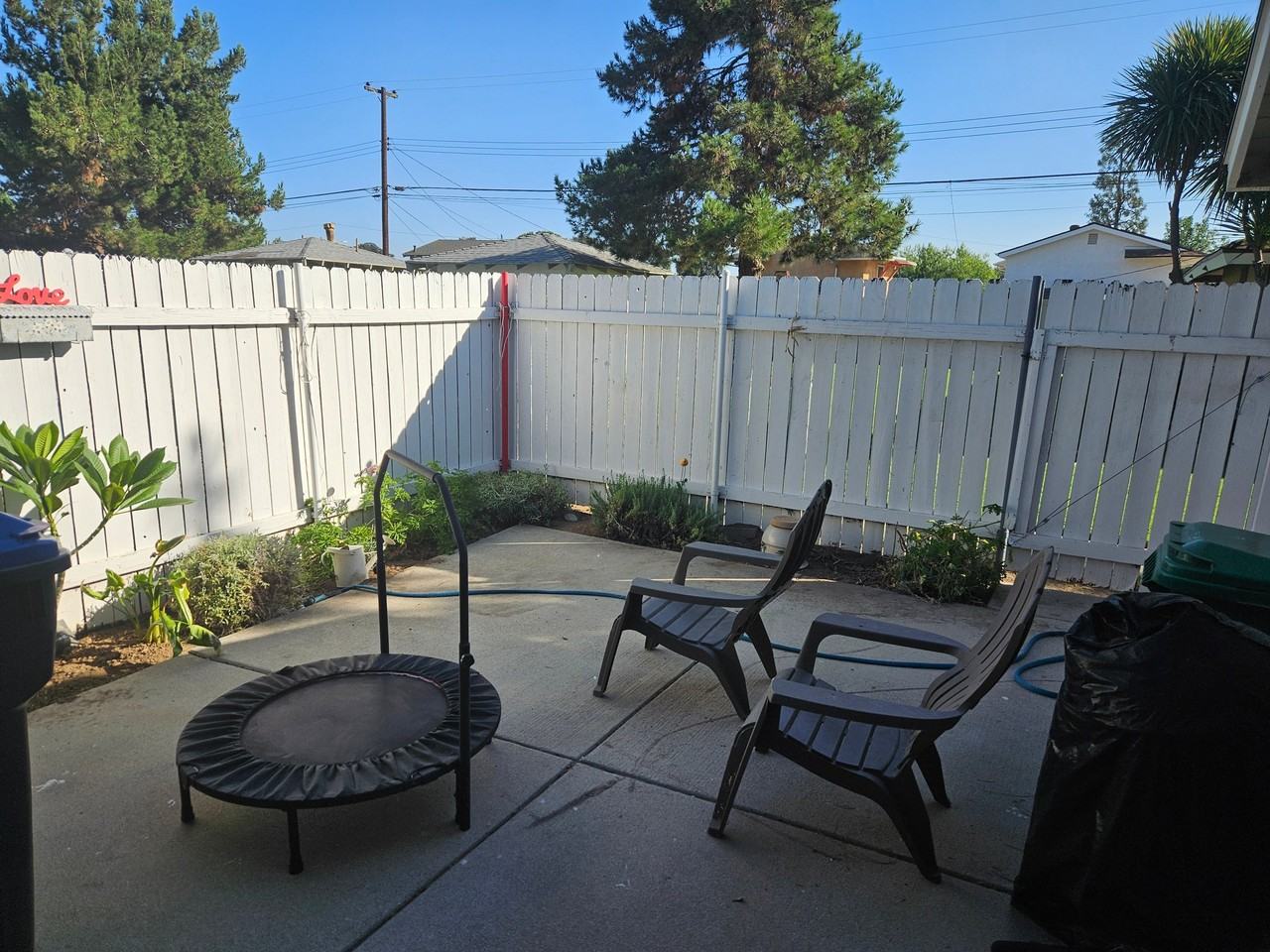 2570 College Ln - Photo 4 of 22