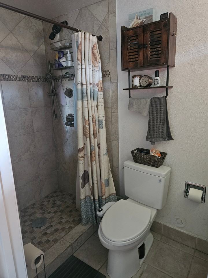 2570 College Ln - Photo 5 of 22