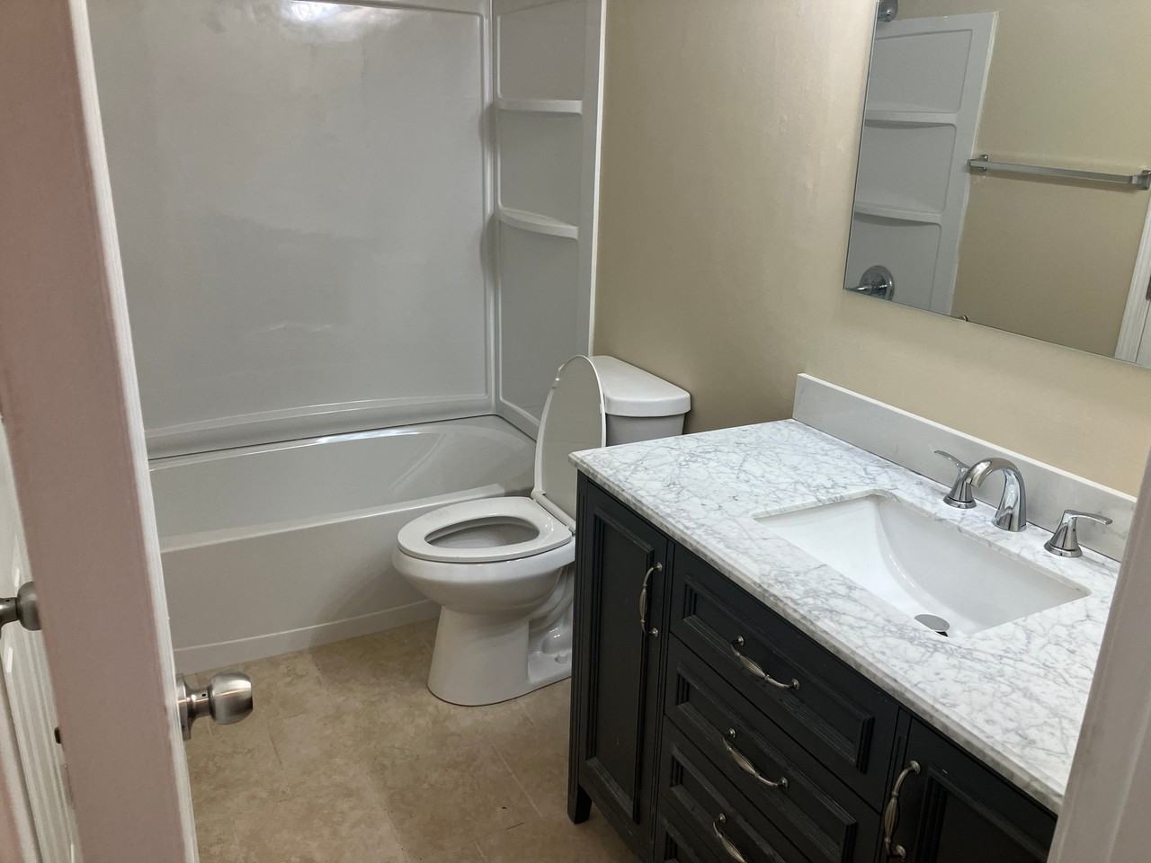 349 Redwood Rd - Photo 5 of 10
