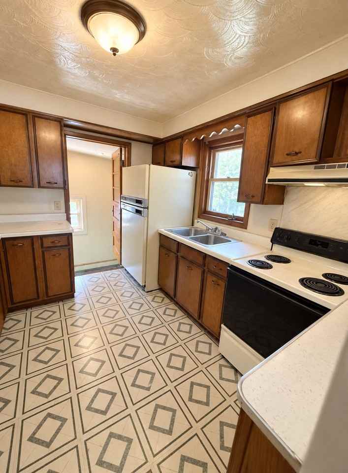 1421 Sedgwick St - Photo 2 of 20