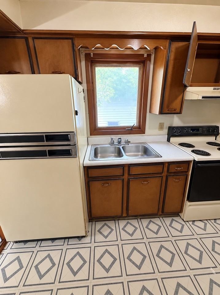 1421 Sedgwick St - Photo 4 of 20