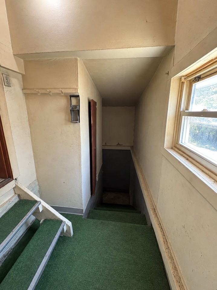1421 Sedgwick St - Photo 5 of 20
