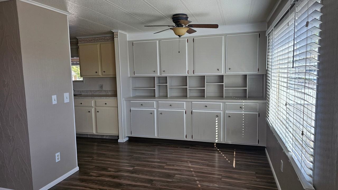 660 W Main St - Photo 2 of 15