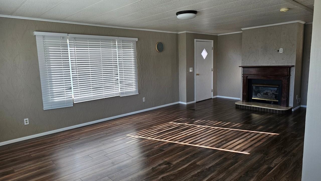 660 W Main St - Photo 3 of 15