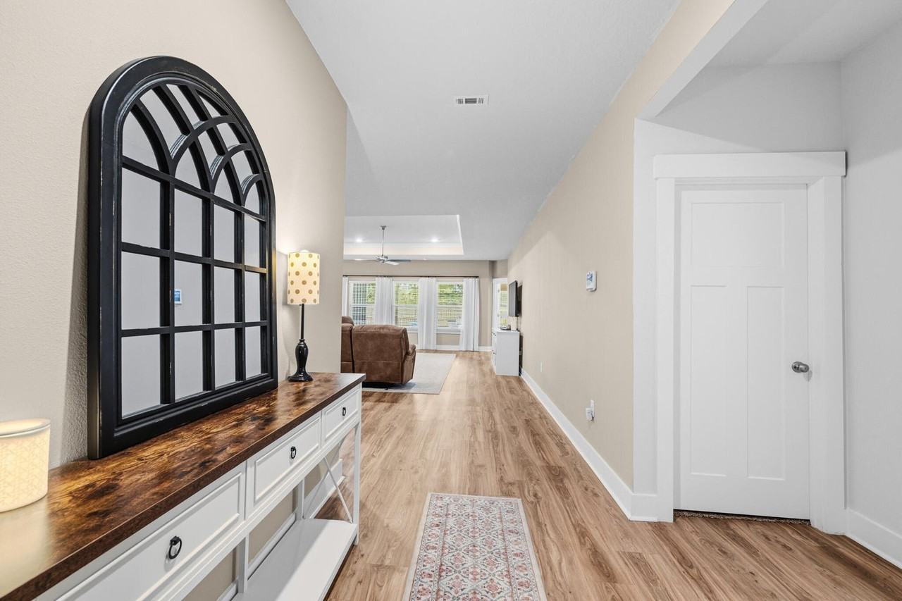724 Quintana St - Photo 2 of 19