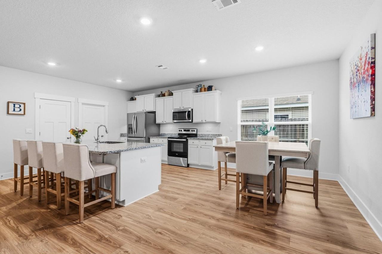 724 Quintana St - Photo 4 of 19