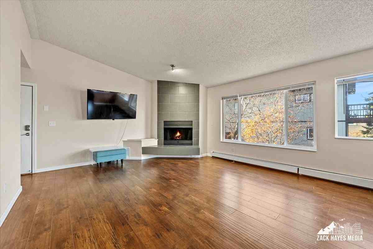 928 E 10th Ave #4 - Photo 3 of 7